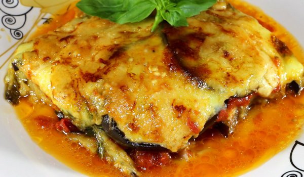 „Melanzane alla Parmigiana“-Auberginenlasagne aus der sizilianischen Küche.